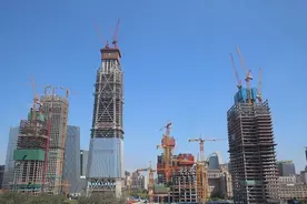 中国尊结构高度超越国贸三期成为北京第一高楼图片