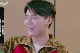 李易峰：我家天花板上有一块镜子，每天一睁眼看到自己很开心视频封面