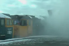 不冒烟的火车怎么叫火车呢，柴油火车启动视频封面