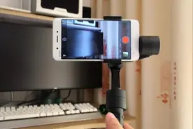 比自拍神器更好用，告别拍照录像的画面抖动图片