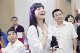 绣山中学和外国语学校举行电脑派位招生图片