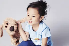 李小璐女儿甜馨高烧42度，跟着她学一学宝宝发烧如何处理吧！图片