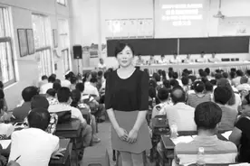 29年坚守乡村小学一线 邱春秀：一个人批阅全校试卷图片