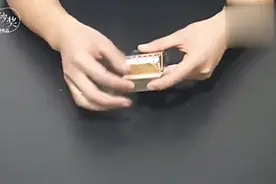 递烟也有讲究，怎么递烟怎么接烟看完全明白了，不会就尴尬了