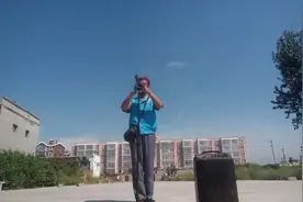 水泥哥唢呐演奏歌曲（万里长城永不倒）图片