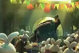 新片微剧透：阿宝本名“李小莲花”，大Boss特别绿（多图）图片