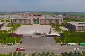 油田新一中和东营市新一中，哪个更美丽！图片