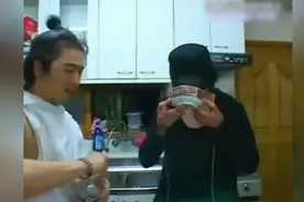 Bigbang团宠胜利搞怪逗趣，料理小王子名不虚传！图片