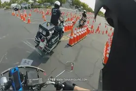 在美国当骑警首先得经过这些训练，没能力怎么能控制住大排量摩托视频封面