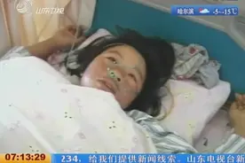 产妇生产途中急转院，医生竟把婴儿塞回母体里面！视频封面