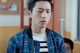 学生课堂睡觉，告诉老师答案选D，结果老师：你从哪儿拐卖一个D