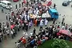 哈尔滨：罐车撞上校车 致3死20余伤图片