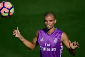 佩佩恢复训练，周末联赛有望复出图片