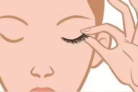 假睫毛的正确佩戴方法图片