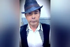 周杰伦与父亲合影照曝光，真是长得太像了图片