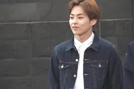 EXO成员出席签名会 大家看起来都很冷的样子