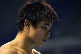 跳板大魔王何冲退役后花式带娃图片