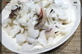 老板，来碗墨鱼！新鲜的野生大墨鱼，切片小炒来一份。图片