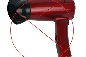 手机进水后的处理方式，你做对了吗？图片