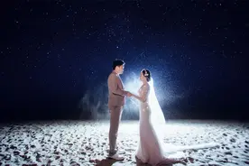 美透了，夜景婚纱照!图片