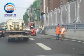 陇海高架中州大道安装隔音板 堵车严重，请绕行！图片