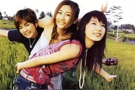 SHE里的那个假小子，如今幸福的不要不要的图片