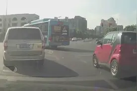 左转绿灯瞬间变红，视频车算不算闯红灯？