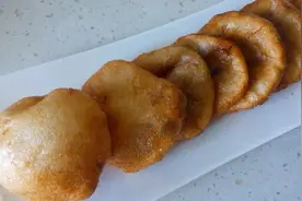 深受孩子们爱吃的糯米粉红豆糖糕，原来是这样一步一步做成的图片