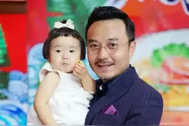 这个不到两岁的小姑娘，靠吃饭成了网红，专治各种食欲不振！图片