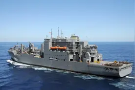 辽宁号每小时烧25吨油，中国4万吨补给舰恐仍难满足需要图片