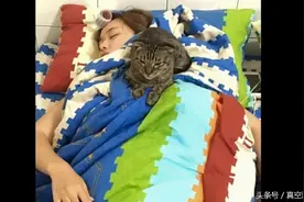 妹妹哭诉作梦「被鬼压」姐姐笑崩还原！她胸口真的有一团灰影图片