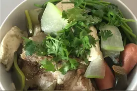 清炖大骨头汤，一菜多吃，快来学学吧图片