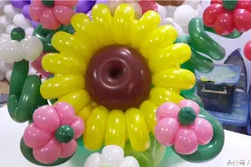 气球造型师：巧手拧出童话世界图片