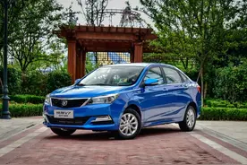 6万买到国产最美家轿，长安悦翔V71.0T小排量省油又大方图片