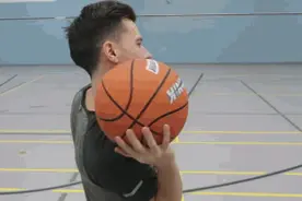 野球场上的逗比们：做出篮球迷们梦寐以求的动作！图片