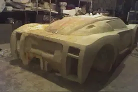 小伙利用木块自制超跑，结果家人不仅没有阻挠还提供资金图片