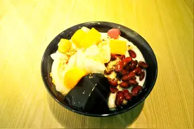 一碗美味的招牌椰奶是怎样做成的图片