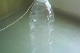 农村孩用塑料瓶瓶加馒头渣就能捉小白条鱼，这瓶咋设计？咋这么能图片