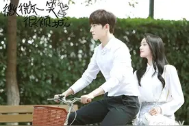 透过微微一笑很倾城看白衬衫如何演绎甜美学院范儿图片