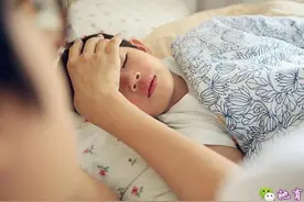 宝妈：有了二胎后，大宝乖的让人心疼！图片