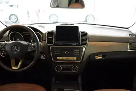 相差3.8万，却能多出十余项豪华配置，差一个S就差这么多？！图片