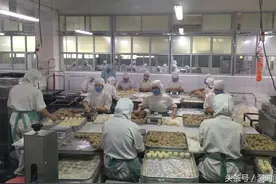 看！北京稻香村的糕点王国这么做月饼图片