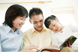 孩子最易模仿父母这12个习惯！对孩子伤害很大，父母一定注意！图片