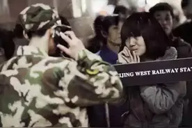 分手后，这个女孩看清了军恋的真相图片