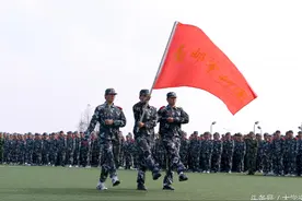 教官很高冷？做军训教官是一种怎样的体验图片