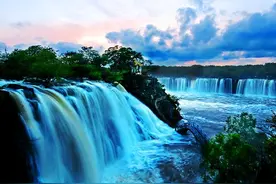 一起来感受一下这些壮观的瀑布！图片