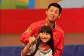 张继科搂观众教球，与马龙牵手，能不能管管了！图片