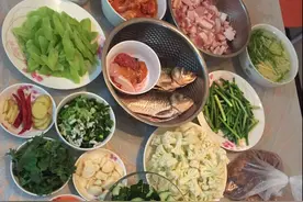 几年未见的同学来我家小聚图片