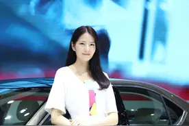 在成都国际车展上拍到的靓丽车模图片