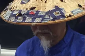 沈阳地铁惊现神秘老者 装扮似"武林高手"！图片